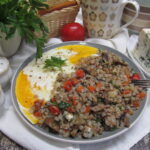 Гречневая каша с овощами и яйцом